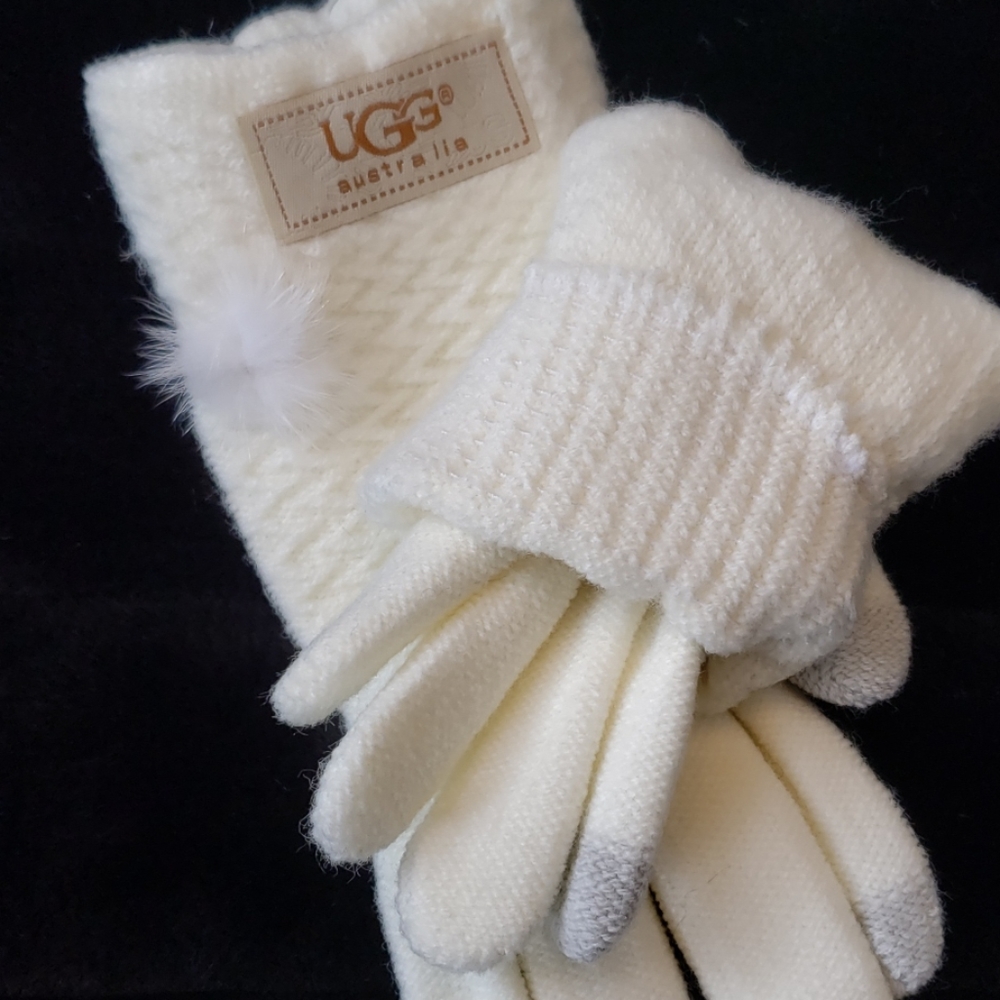 UGG HAT AND INFINITY SCARF, GLOVES SET NEW - Picture 7 of 7